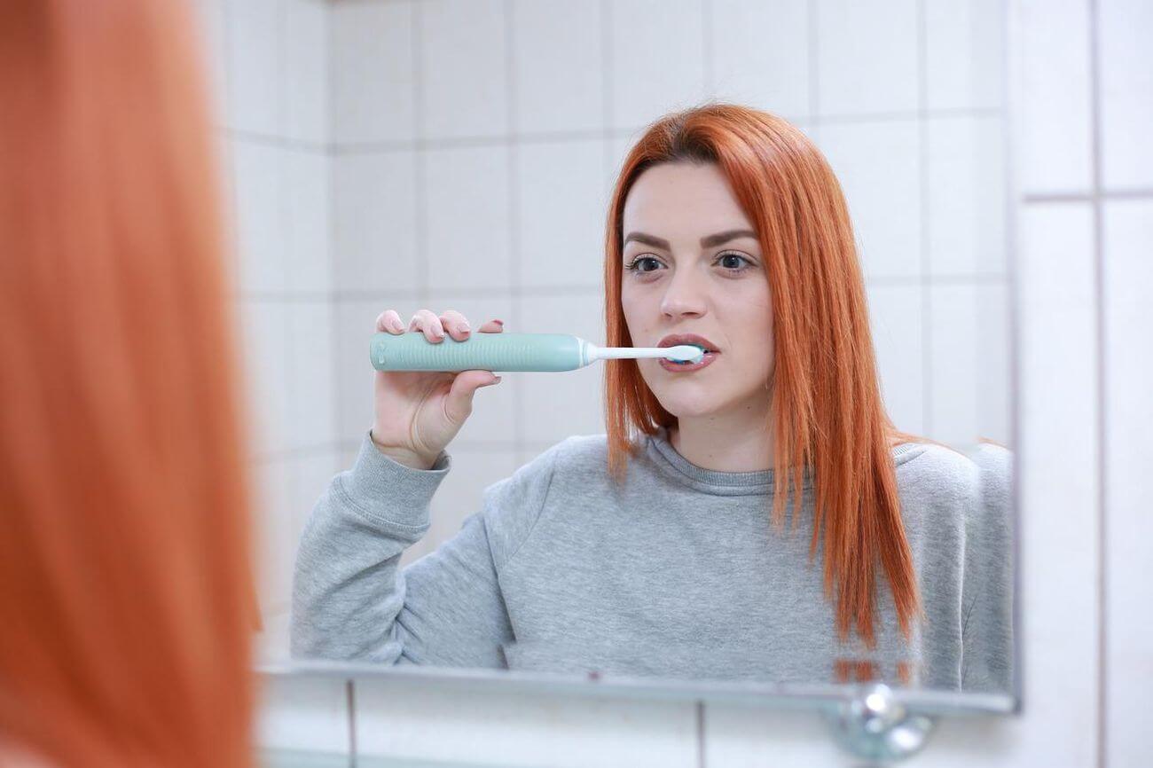 Jak prawidłowo myć zęby, aby cieszyć się pięknym uśmiechem?